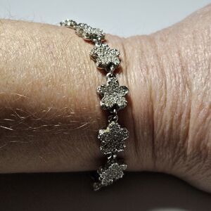Vintage Silver Tone Flower Rhinestone Bracelet 6.75"